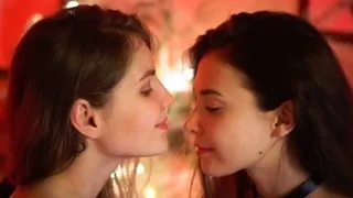 Cute amateur webcam teen girl toying pussy on webcam