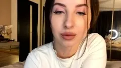 Amateur Webcam Teen Masturbates And Teases