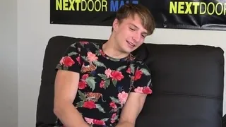 Amateur stud wanks dong on 1st casting