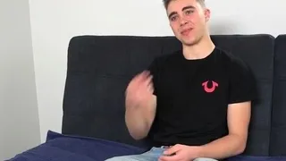 Amateur stud wanks solo on 1st casting