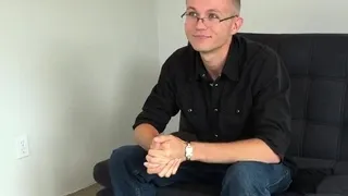 Amateur stud jerks cock on 1st casting