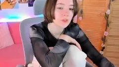 Amateur Webcam Teen Masturbates And Teases