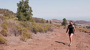 Hardcore fucking in the car with stranded hottie Wendy Moon