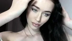 Amateur webcam babe showing her sexual goods