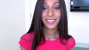 Skinny amateur slut Nadia Nicole drops her jeans and sucks a dick