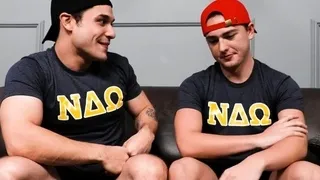 Sturdy dorm bottom sucks before sex