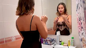 Solo cutie Amalia Davis loves riding a dildo in the shower