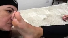 Amateur Foot Fetish Girlfriend Sucks and gives a Footjob