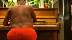 Big boob brunette masturbates on webcam