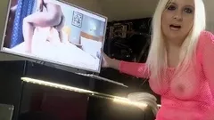 Webcam Crazy Blonde fingers herself live