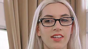 Closeup video of fucking and creampie ending for Niki Snow