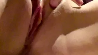 Naked amateur webcam girl fingering her pussy live on camera