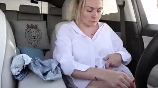 Amateur MILF fucked finger toy orgasms cumshot on pussy