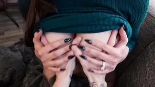 MILF mom knows the best way to stay warm