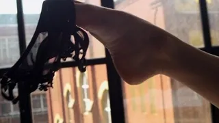 SmelyQ Petite Body In The Exclusive Video