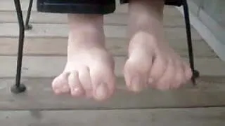Ina's toes outside