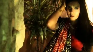 Bollywood Babe Likes To Show Off