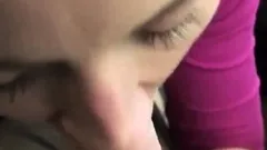 suesse Touristin - Blasen und Gesicht in van (Deutsch)