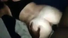 Moreno goza de culo blanco