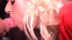 Hubby Filme blonde Frau in mehreren Creampie gangbang