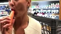 Voyeur porn of a slutty vixen toying