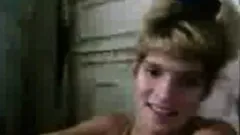 Rica argentina escondida en el water muestra por la webcam