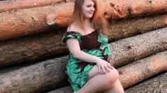 Junge fette Fotze wird Outdoor gefickt