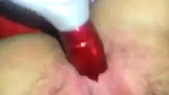 Nerdy amateur masturbates with hairbrush