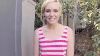 Quickie in the park with broke blonde