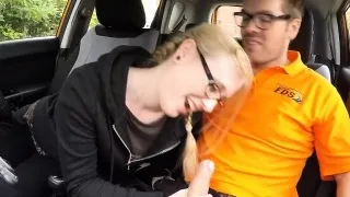 Giggly marketing student Satin Spank banged in the car