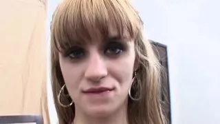 Scarlett Monroe gives a hot homemade blowjob