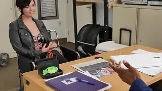 Chick in flower dress gets her beaver squashed by horny casting director