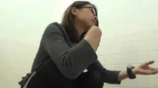 Urinating japanese babes