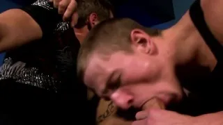 Muscular hunks sucking and rimming