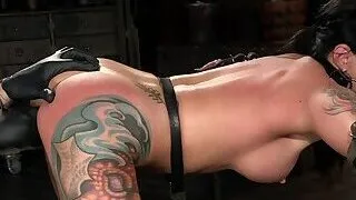 Pierced pussy alt hottie finger fucked