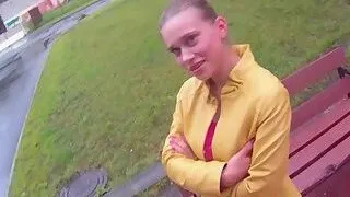 Stunning babe gets it on