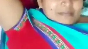 Desi mature Enjoys Her Sex Toys On A Live Cam