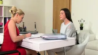 Female agent makes brunette cums in casting