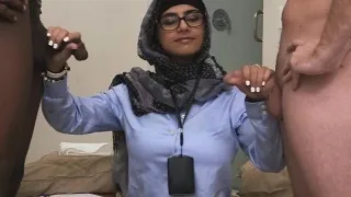 Hottie babe Mia Khalifa massive huge dick