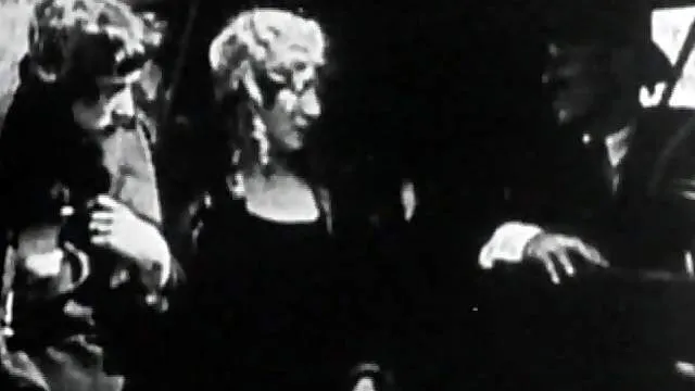 Retro babes in pissing porn