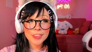 Amateur Webcam Cute Teen Plays Solo with Big Dildo