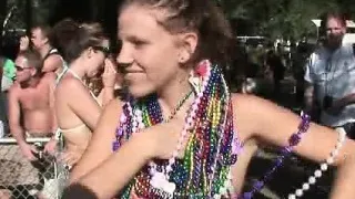 hundreds of nude Amateurs in Public