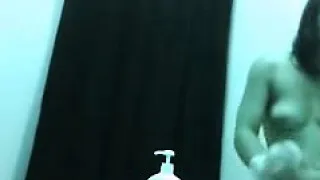 Teen girl gives her first massage with happy ending