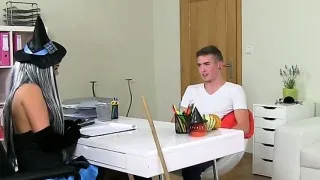 Amateur dude fucks female agent in witch costume