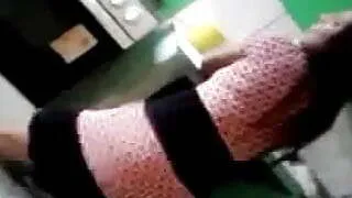 Petite girl shake ass