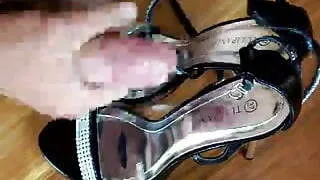 Cumming on black sandal