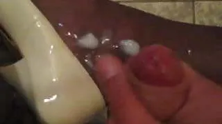 dirty selffuck on bottom cumshot on nylon and heels