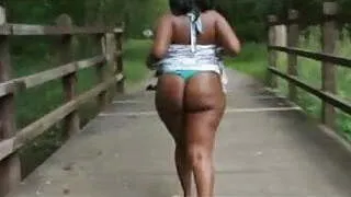 CHOCLITXXX BIG OLE ASS SHAKING IN THE PARK