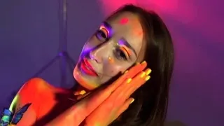 Brunette amateur webcam babe pleases pussy