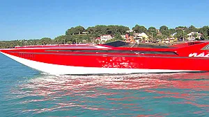 Smoking chick gets her cunt ravaged by her man at the beach